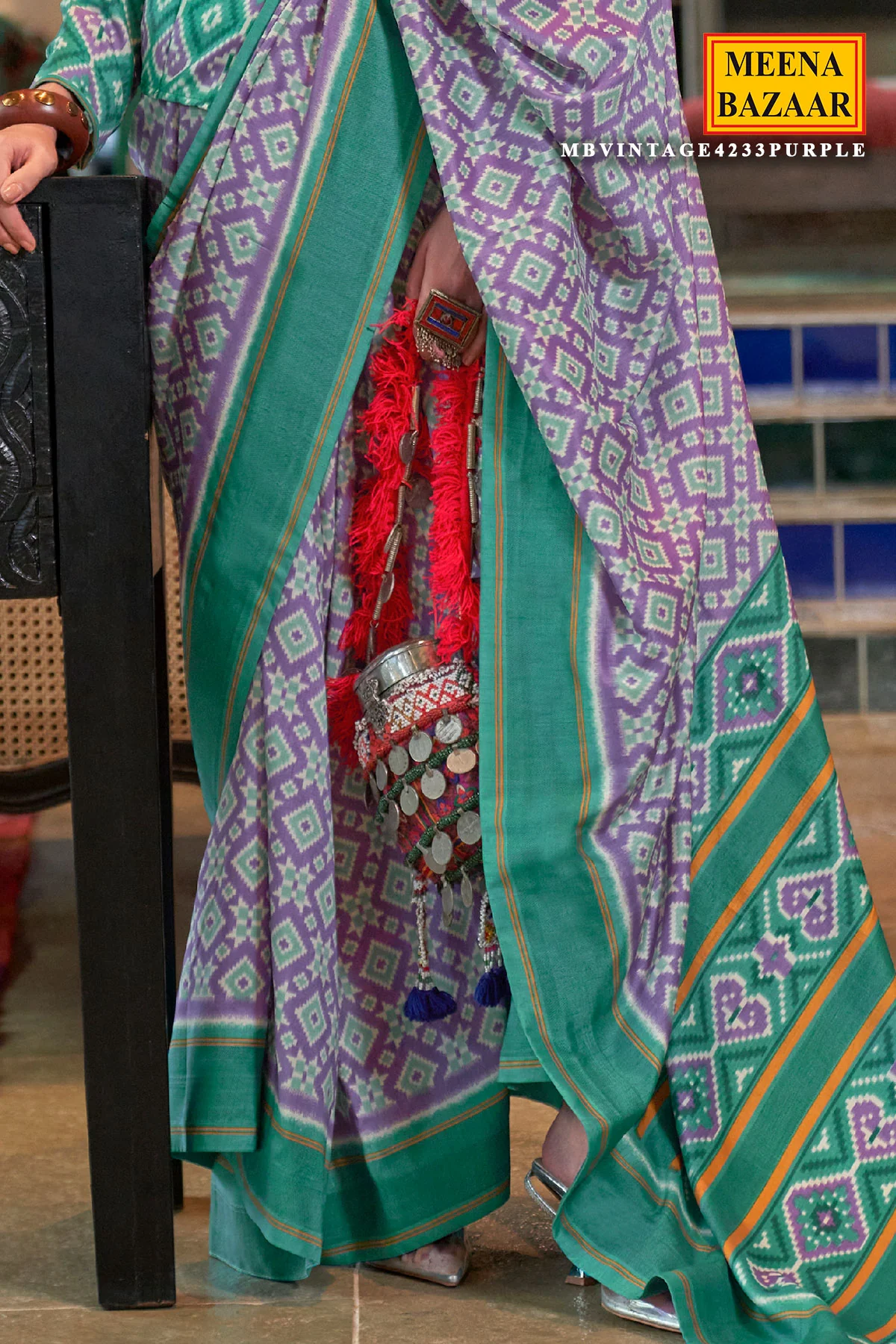 Purple Silk Saree with Green Border – Vintage Patola Printed Designer Saree - Image 3